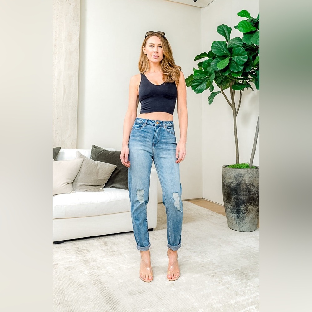 Skinny fit ‘mom jeans’